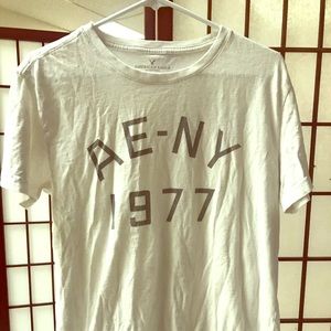 Men’s white American Eagle short sleeve T-shirt.